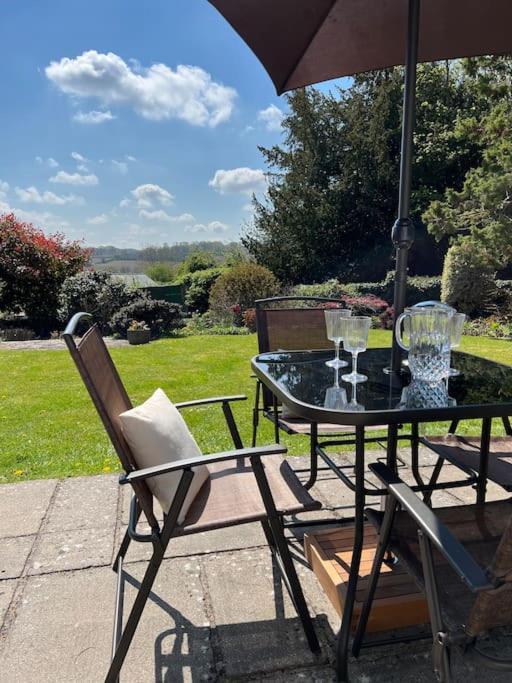 A Spacious Hidden Gem With Hot Tub, Lovely Garden & Views Kington  Exterior photo