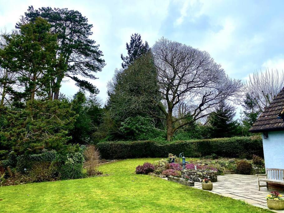 A Spacious Hidden Gem With Hot Tub, Lovely Garden & Views Kington  Exterior photo